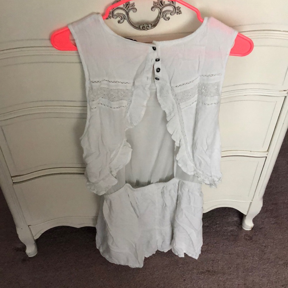 White romper - Picture 2 of 3